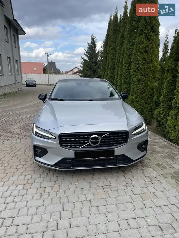 Седан Volvo S60 2022 в 