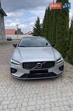 Седан Volvo S60 2022 в 