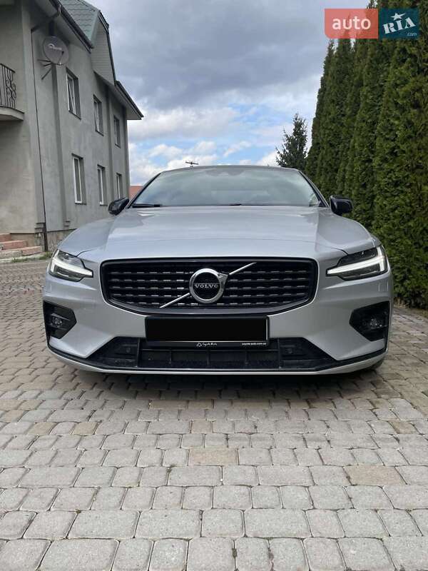 Седан Volvo S60 2022 в Львові