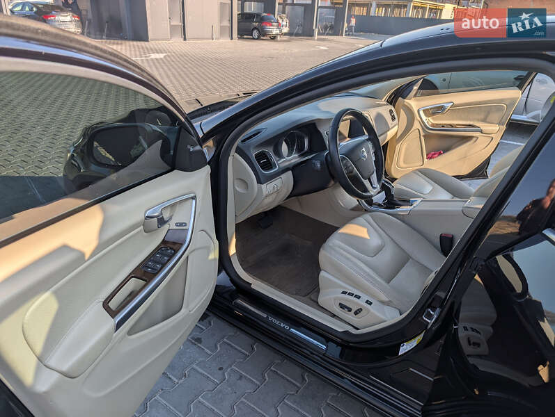 Седан Volvo S60 2013 в Умані