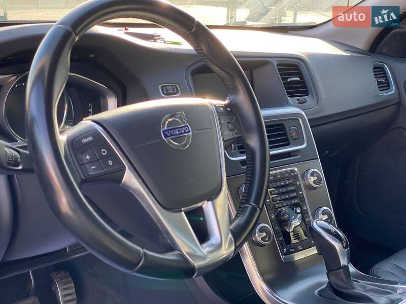 Седан Volvo S60 2016 в Львове