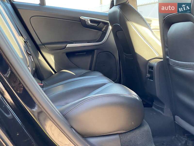 Седан Volvo S60 2016 в Львове