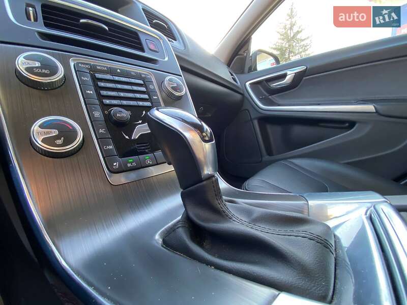 Седан Volvo S60 2016 в Львове