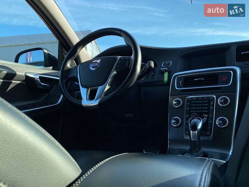 Седан Volvo S60 2016 в Львове