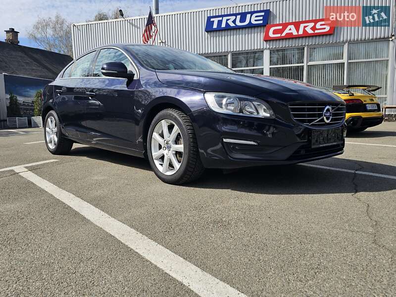 Седан Volvo S60 2015 в 