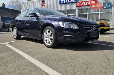 Седан Volvo S60 2015 в 