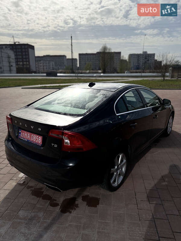Седан Volvo S60 2016 в Нетешине