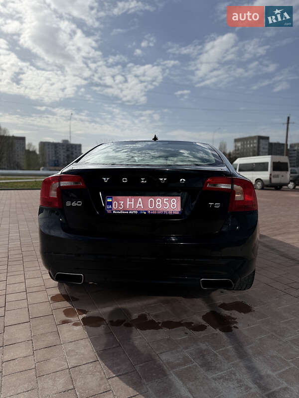 Седан Volvo S60 2016 в Нетешине