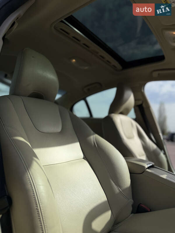 Седан Volvo S60 2016 в Нетешине