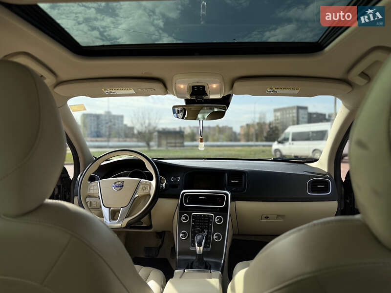 Седан Volvo S60 2016 в Нетешине