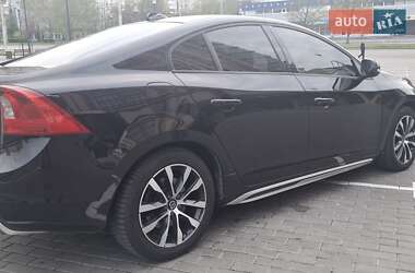 Седан Volvo S60 2017 в 