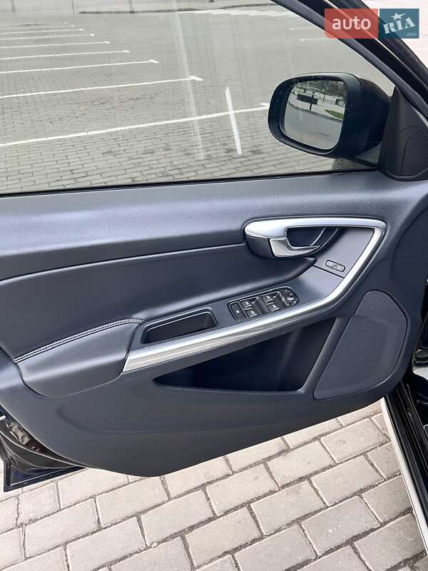 Седан Volvo S60 2017 в Киеве