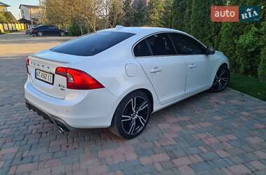 Седан Volvo S60 2015 в 
