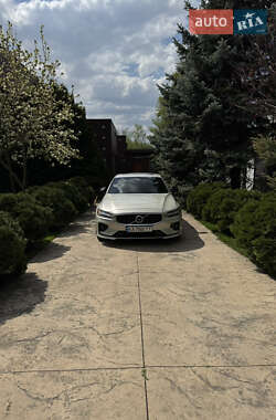 Седан Volvo S60 2019 в 