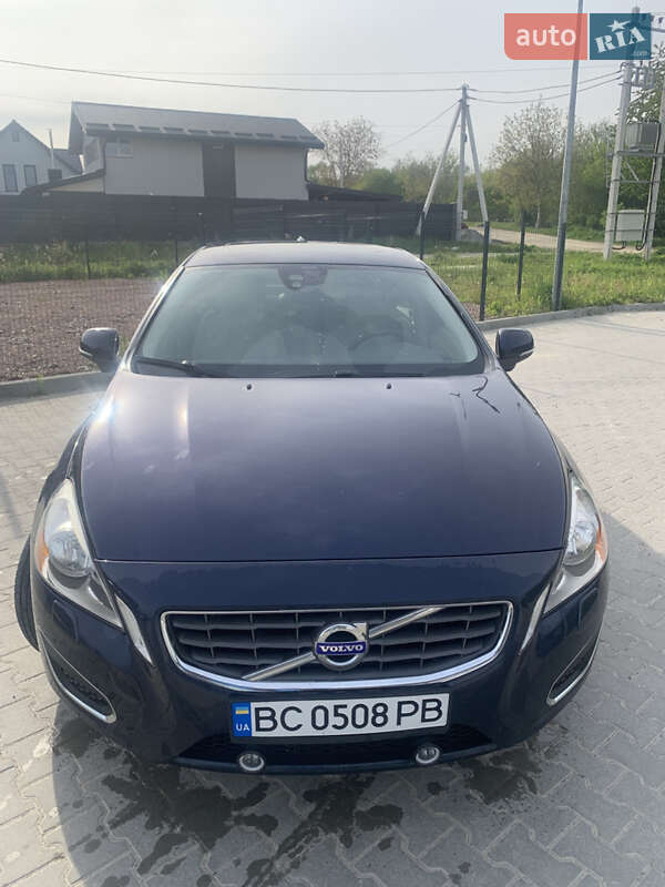 Седан Volvo S60 2012 в Львове