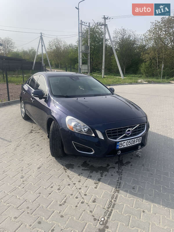 Седан Volvo S60 2012 в Львове