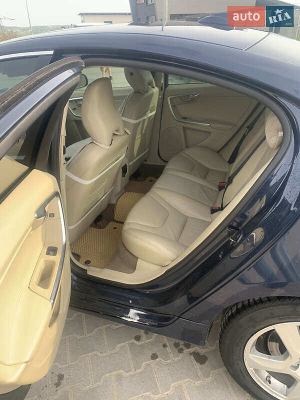 Седан Volvo S60 2012 в Львове