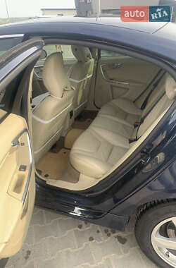 Седан Volvo S60 2012 в 