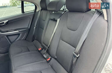Седан Volvo S60 2015 в 