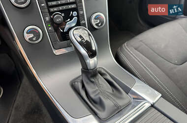 Седан Volvo S60 2015 в 