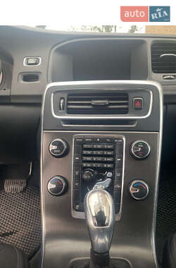 Седан Volvo S60 2012 в 