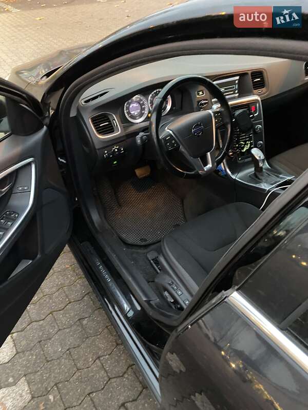 Седан Volvo S60 2012 в Киеве