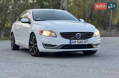 Седан Volvo S60 2015 в Звягелі