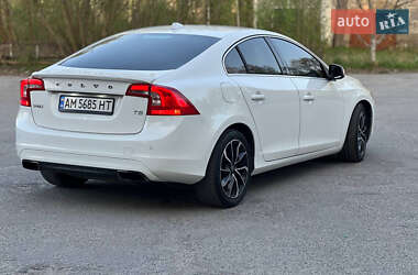 Седан Volvo S60 2015 в 
