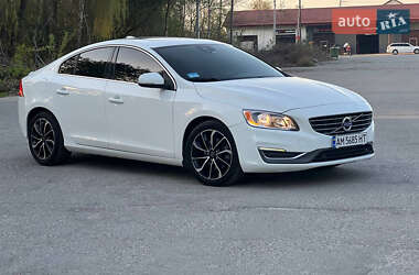 Седан Volvo S60 2015 в 