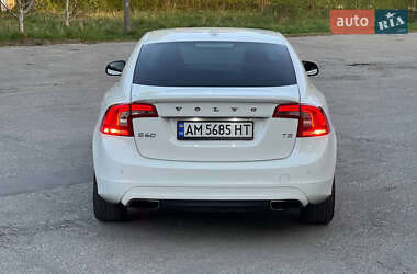 Седан Volvo S60 2015 в 