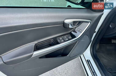 Седан Volvo S60 2015 в 