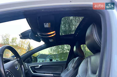 Седан Volvo S60 2015 в 