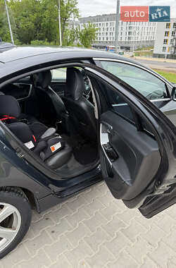 Седан Volvo S60 2012 в 