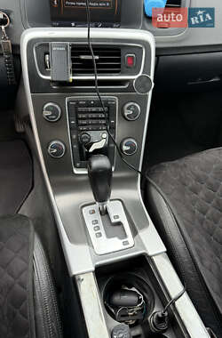 Седан Volvo S60 2012 в 