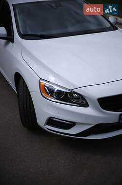 Седан Volvo S60 2016 в 