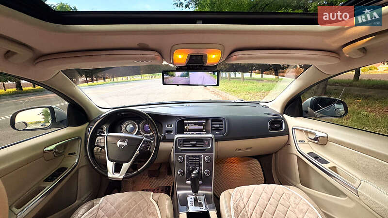 Седан Volvo S60 2012 в Ромнах фото 25 Седан Volvo S60 2012 в Ромнах