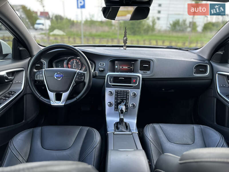 Седан Volvo S60 2017 в Львові