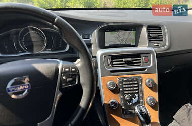 Седан Volvo S60 2015 в 