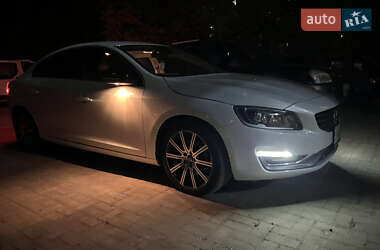 Седан Volvo S60 2015 в 