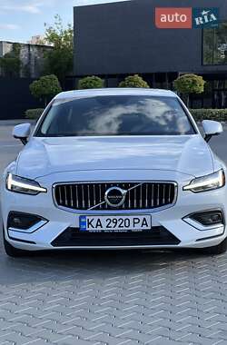 Седан Volvo S60 2019 в 