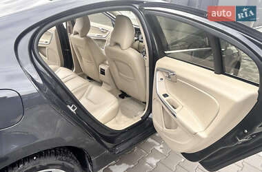 Седан Volvo S60 2015 в 