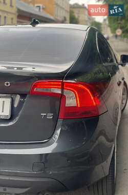 Седан Volvo S60 2010 в 