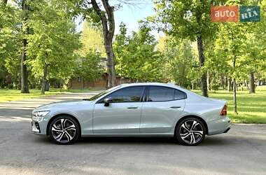 Седан Volvo S60 2024 в 