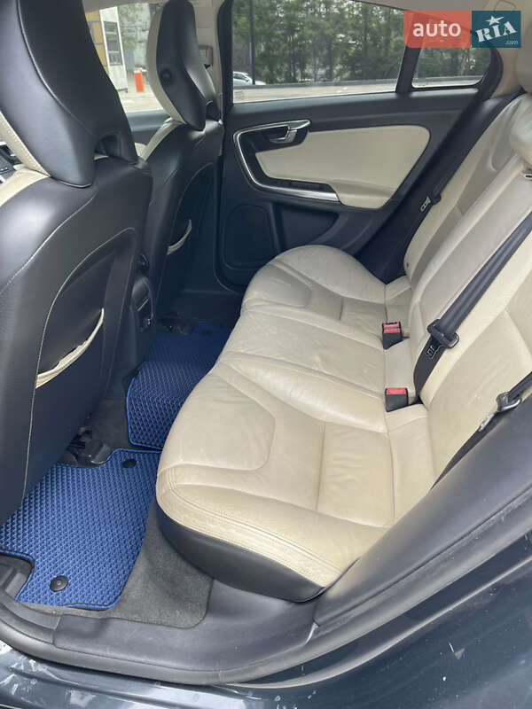 Седан Volvo S60 2011 в Києві