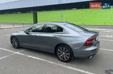 Седан Volvo S60 2019 в 