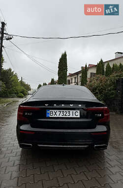 Седан Volvo S60 2019 в 