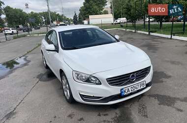 Седан Volvo S60 2015 в 