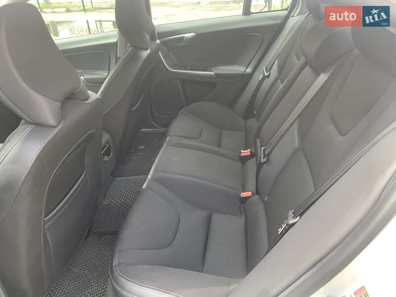 Седан Volvo S60 2015 в Киеве