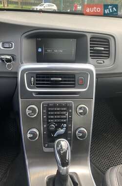 Седан Volvo S60 2015 в 
