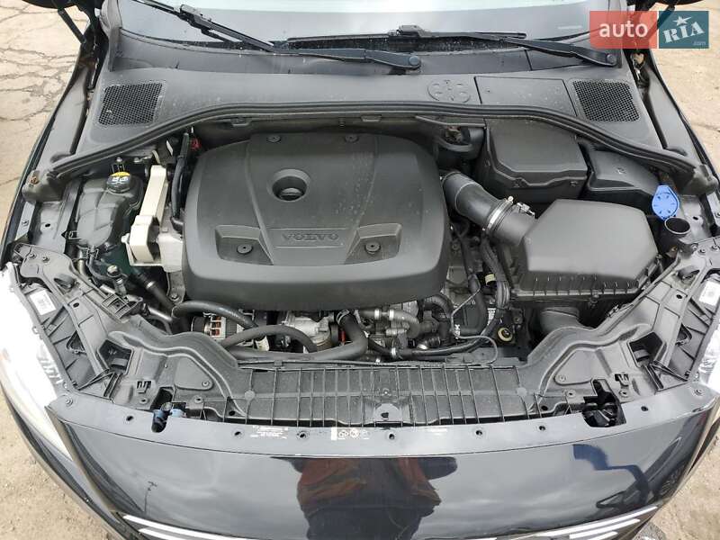 Седан Volvo S60 2016 в Львові